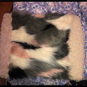 Betsy Johnson faux fur scarf